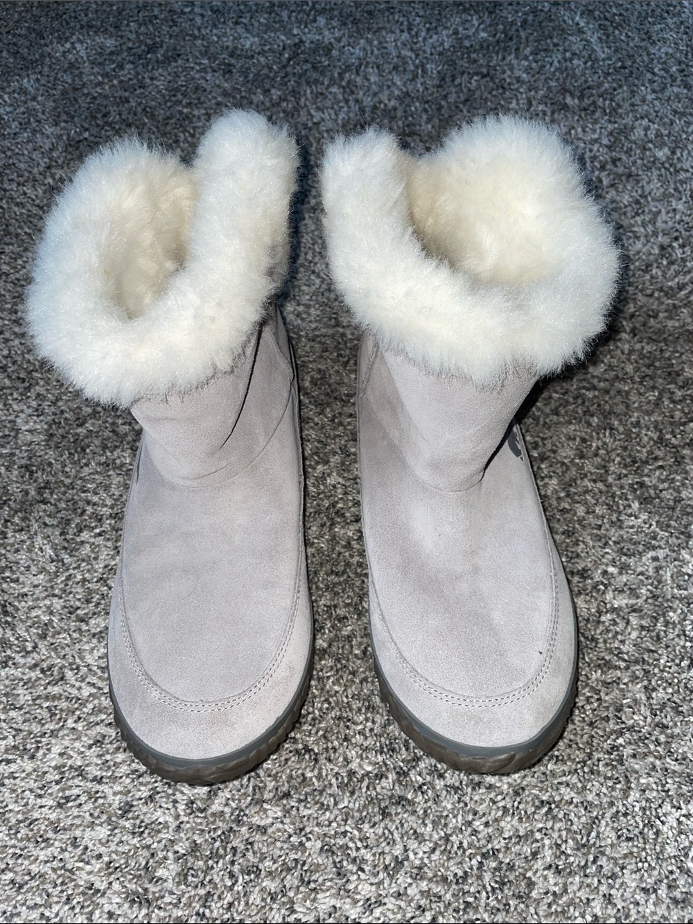 NWOT Women's Cozy SOREL Ankle Boots in Light Gray.  Size 8.